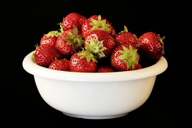 strawberries by Geertjan Plooijer