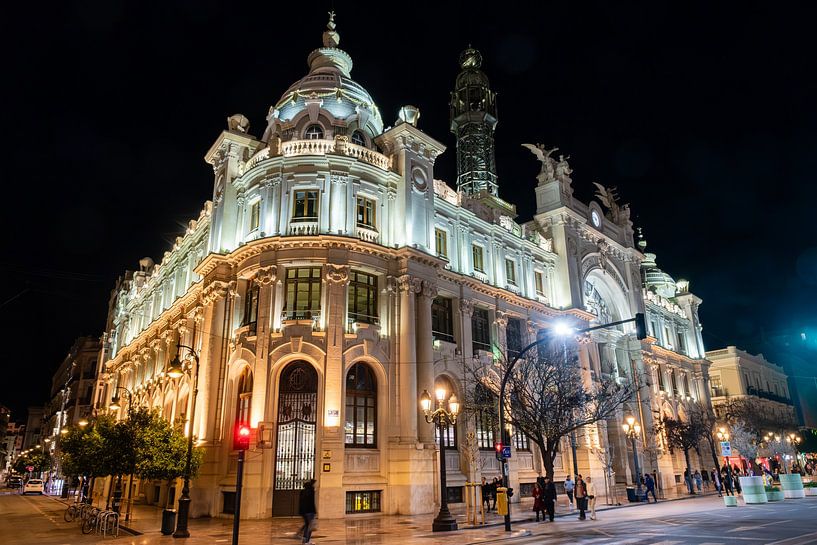 Post office building in Valencia by Dieter Walther