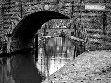 Paulusbrug over de Nieuwegracht in Utrecht van De Utrechtse Grachten