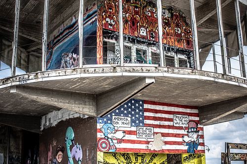 graffiti op het spionnengebouw op de Teufelsberg in Berlijn