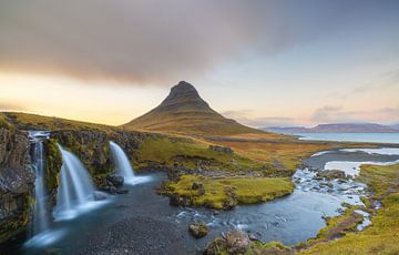 Kirkjufell (Island) von Marcel Kerdijk