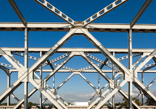 delivery van on lattice bridge