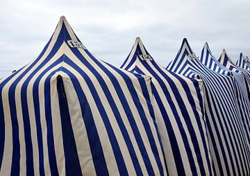Summer Beach Tents van Timeview Vintage Images