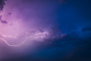 Blitze am dunklen Nachthimmel von Sjoerd van der Wal Fotografie
