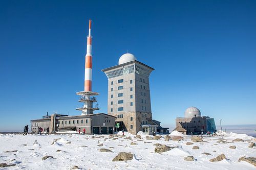 Op de top van de Brocken: Brocken zendmast, Brocken hotel en Brocken huis