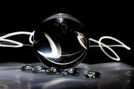 Glazen bol (ART/Kunst) zwart van Fotografie Sybrandy thumbnail
