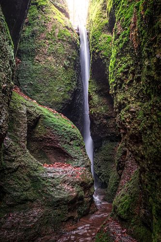 Chute d'eau dans la Drachenschlucht près d'Eisenach
