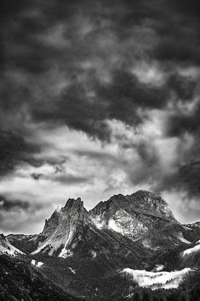 A storm is coming by Leny Silina Helmig