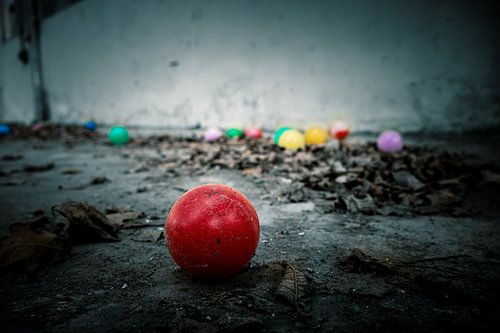 Lost childhood - Colourful balls in an abandoned room