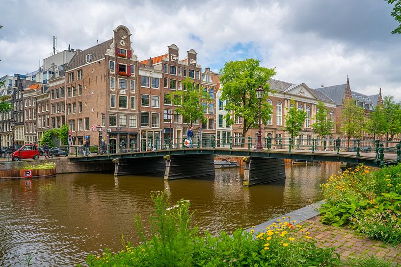 The Kloverniersburgwal in Amsterdam by Ivo de Rooij