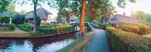 sunset in old dutch village, Giethoorn sur Ariadna de Raadt-Goldberg