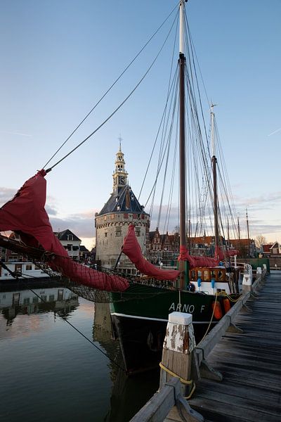 Schip in de Binnenhaven van Hoorn van Esther Seijmonsbergen