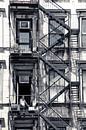 Un homme entre deux escaliers de secours s'échappe de Soho New York City par Francisca Snel Aperçu