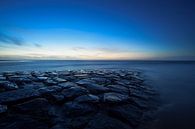 Nordsee und Hafenmole nach Sonnenuntergang von Arjan van Duijvenboden Miniaturansicht