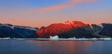 Sonnenaufgang im Rodefjord, Scoresby Sund, Grönland