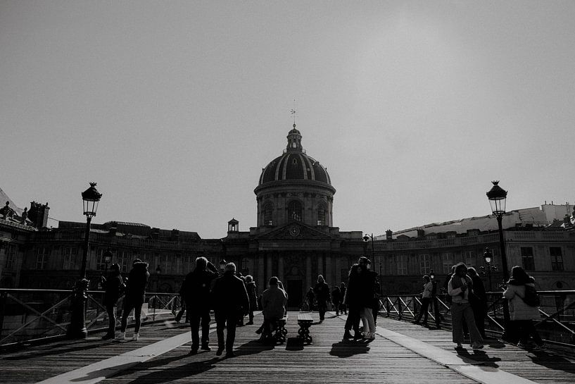 Pont des Arts Institut de France, photographie en noir et blanc à Paris, France par Manon Visser