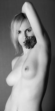 The woman with the flower - nude photography from Germany