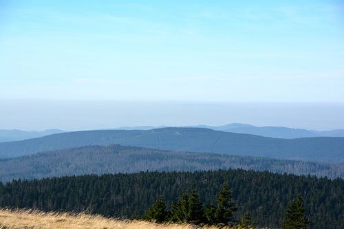 Uitzicht op het Harz gebergte vanaf de top van de Brocken