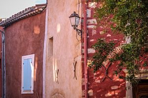 Rote Häuser in Roussillon, Provence