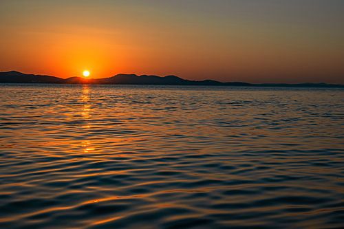 Kroatië : Zonsondergang op het strand van Kalvadore Zadar