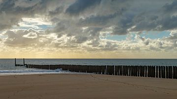 Brise-lames sur la plage près de Vlissingen Zeeland