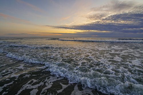 Zonsondergang aan zee