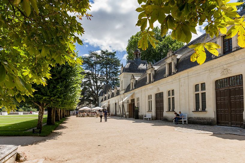 Atmospheric glimpse of the stables of the Château de Chenonceau by Fotografiecor .nl