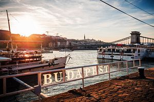 Budapest - Sunset at Chain Bridge van Alexander Voss
