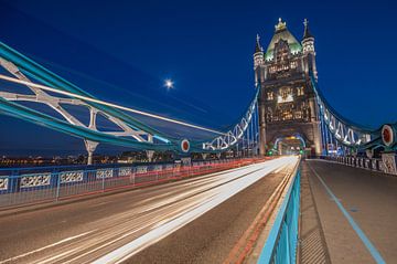 Traffic over London Tower Bridge