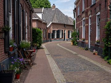 Pitoresk straatje in historische stad Bredevoort in Nederland van Robin Jongerden