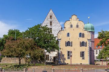 Ledenhof, voormalig landhuis van een adellijk hof, zetel van het Literatuurbureau West-Nedersaksen,  van Torsten Krüger