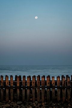 Maan boven de Zee Rustige Avond bij de Kust Vlissingen van Femke Ketelaar