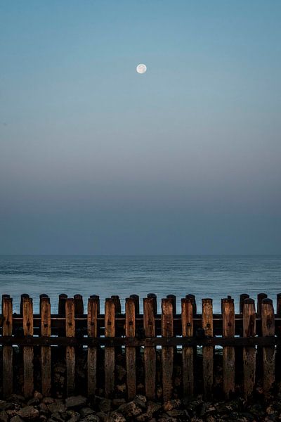 Maan boven de Zee Rustige Avond bij de Kust Vlissingen van Femke Ketelaar