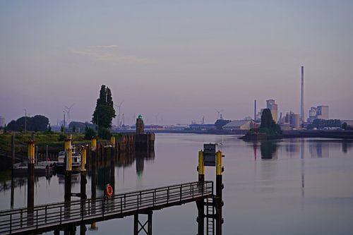 Zonsopgang in de haven van Bremen