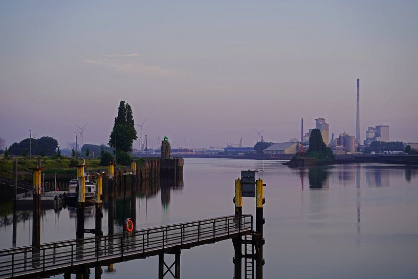 Sunrise in Bremen harbor by Babetts Bildergalerie