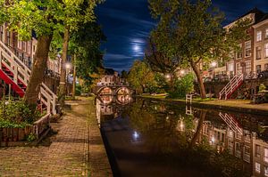 Volle maan boven de Utrechtse Oudegracht