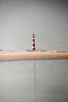 De vuurtoren van het mooie Ameland in reflectie