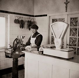 Dame in de slagerij van Kurt Schraepen