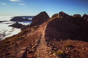 Chemin de Madère Pico do Ariero dans les nuages
