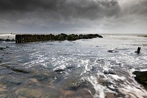 Storm op komst voor de kust van Den Helder van Bram Lubbers