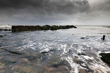 Sturm vor der Küste von Den Helder droht von Bram Lubbers