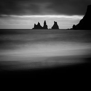 Reynisdrangar - Island von Arnold van Wijk