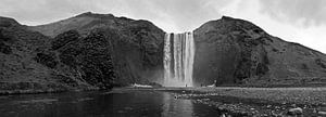 Panorama Skogafoss waterval IJsland van Anton de Zeeuw