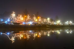 Straßenansicht von Zwolle an einem nebligen Winterabend