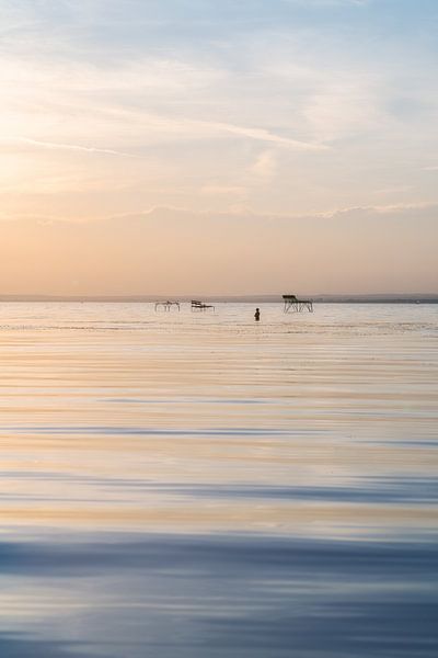 Abends schwimmen spazieren im Balaton zum Sonnenuntergang mit ruhigem Wasser von Daniel Pahmeier