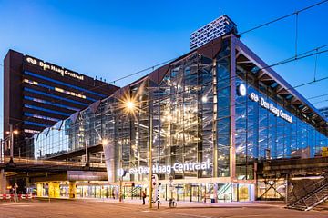  Den Haag Central Station (blaue Stunde) von John Verbruggen