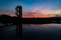 Oranger Sonnenuntergang am Crystal Pool Lookout Tower: Ein magischer Anblick von Remco Ditmar Miniaturansicht