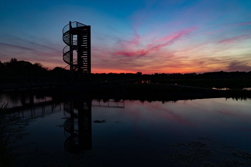 Oranger Sonnenuntergang am Crystal Pool Lookout Tower: Ein magischer Anblick von Remco Ditmar