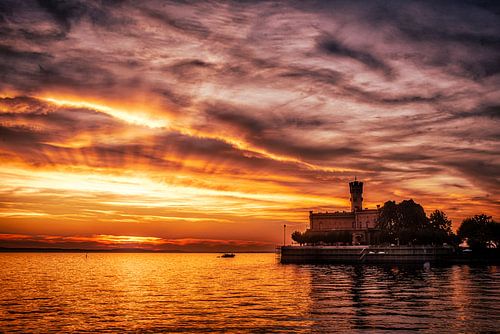 Zonsondergang aan het Bodenmeer in Langenargen Kasteel Montfort