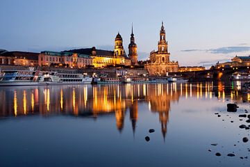 Dresden bij nacht van Peter Schickert